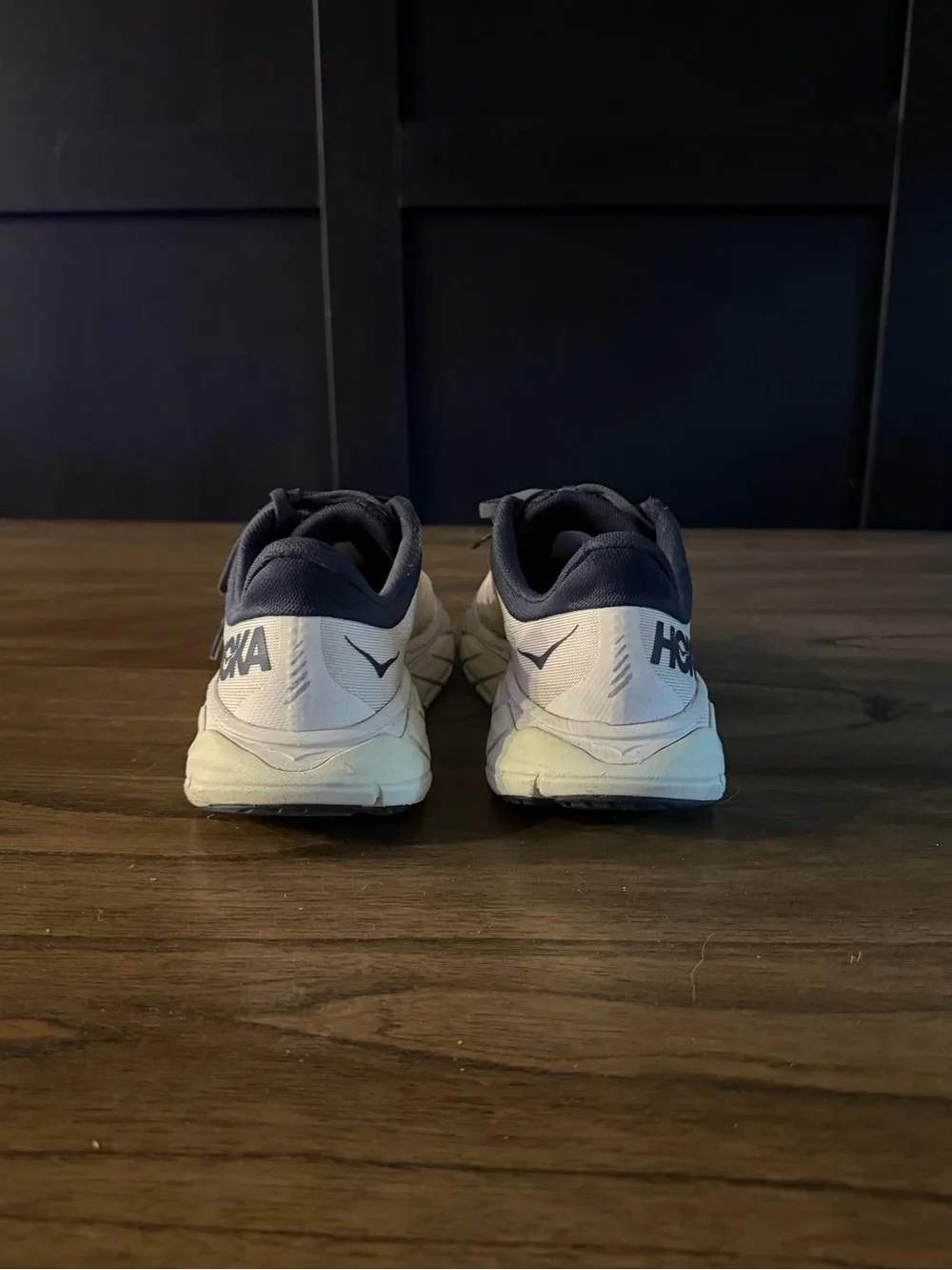 HOKA Arahi 5